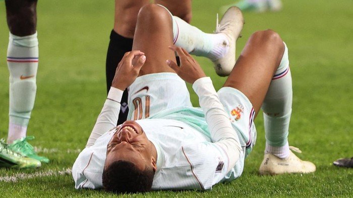 Debut Zidane di Timnas Prancis Berujung Getir: Mbappe Jadi Pahlawan Lalu Tumbang Cedera - kylian mbappe cidera kylian-mbappe-cidera